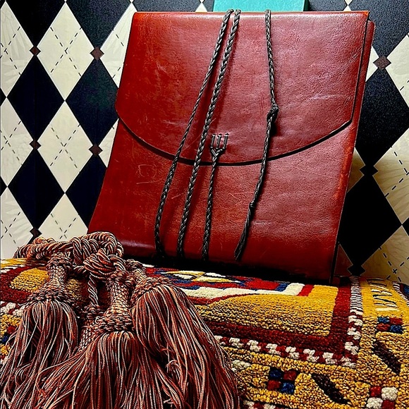 Artisan Handmade Leather Artist’s Folio – Masterpiece for Discerning Creatives - Picture 5 of 17